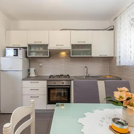 3 Bedroom Amazing Apartment In Crikvenica Exterior photo