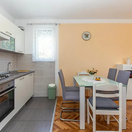 3 Bedroom Amazing Apartment In Crikvenica Exterior photo