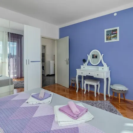 3 Bedroom Amazing Apartment In Crikvenica Exterior photo
