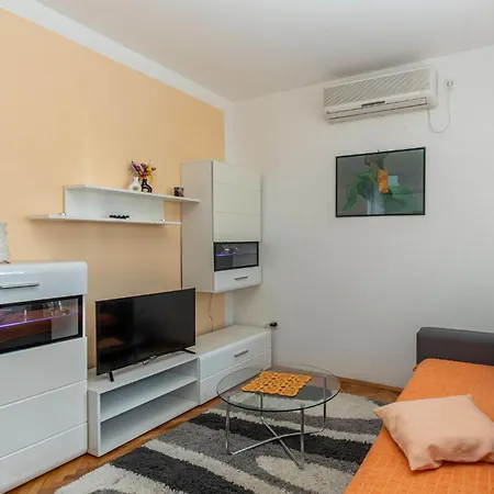 3 Bedroom Amazing Apartment In Crikvenica Exterior photo