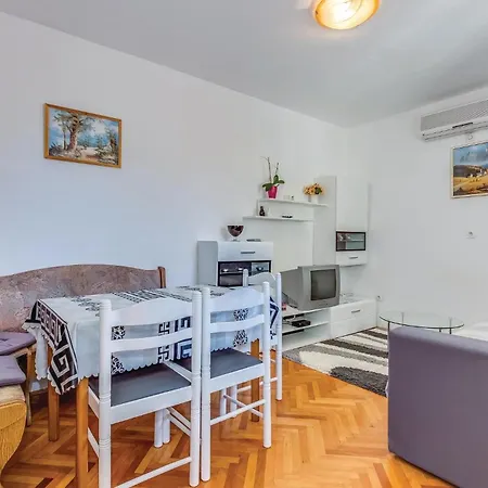 3 Bedroom Amazing Apartment In Crikvenica Exterior photo