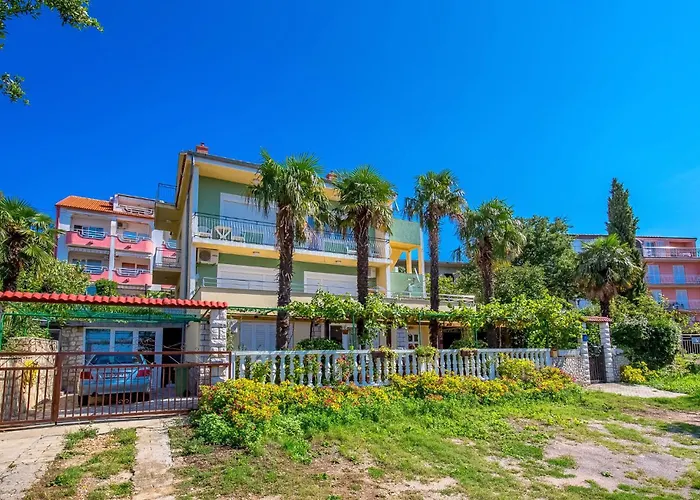 3 Bedroom Amazing Apartment In Crikvenica