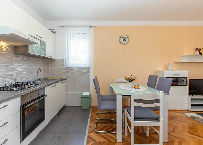 3 Bedroom Amazing Apartment In Crikvenica