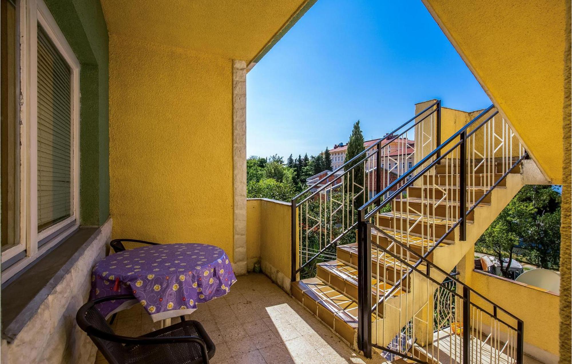 Apartment 3 Bedroom Amazing In Crikvenica