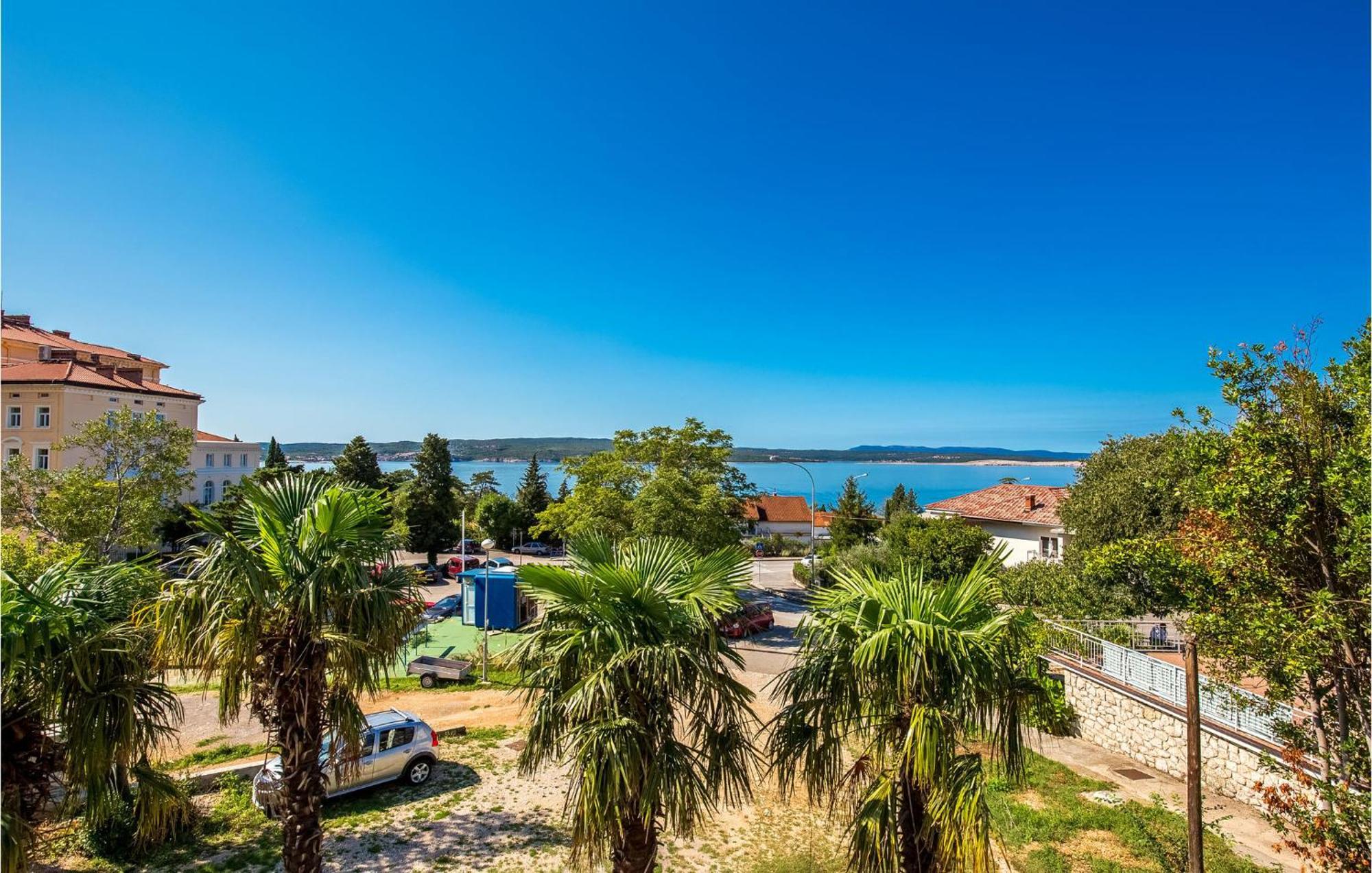 3 Bedroom Amazing In Apartment *