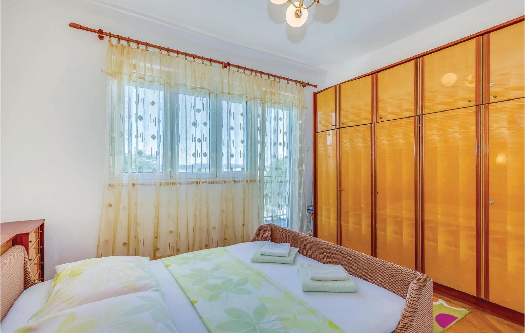 3 Bedroom Amazing In Apartment *